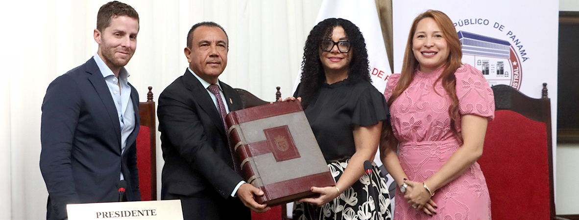 Por primera vez en 122 años: Panamá restaura el Libro del Acta de Separación de Colombia de 1903